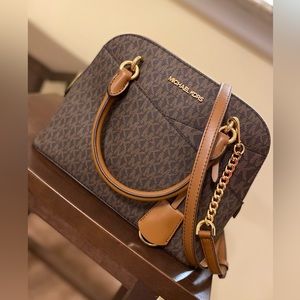 SOLD-Michael Kors Jet Set Medium Logo Dome Crossbody